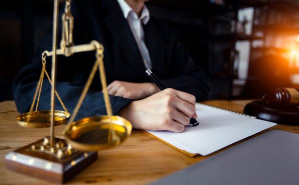 انجام کلیه امور مالیاتی توسط وکیل با سابقه